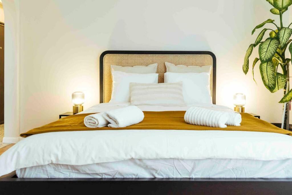 Stunning Views - Top Location - Netflix + Balcony Bucureşti Ngoại thất bức ảnh