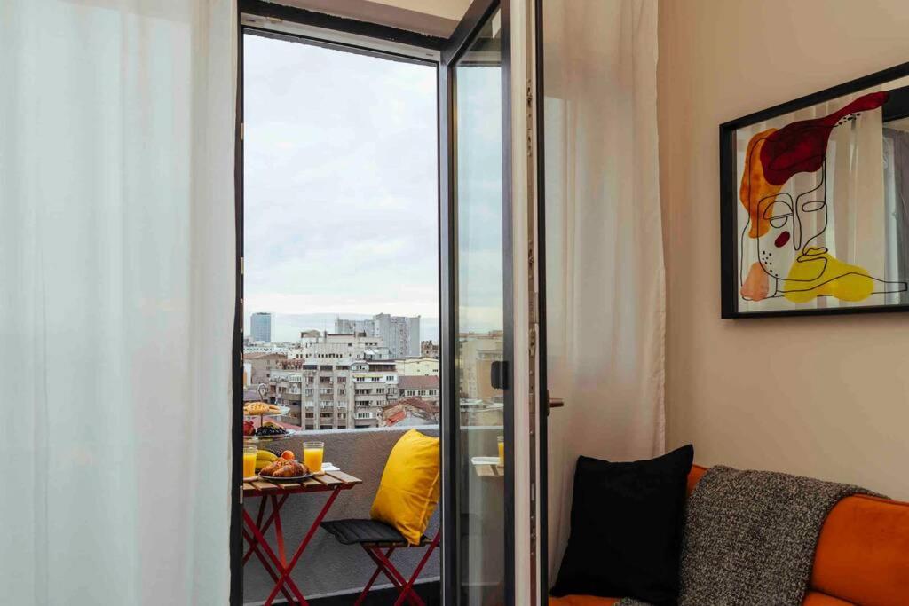 Stunning Views - Top Location - Netflix + Balcony Bucureşti Ngoại thất bức ảnh
