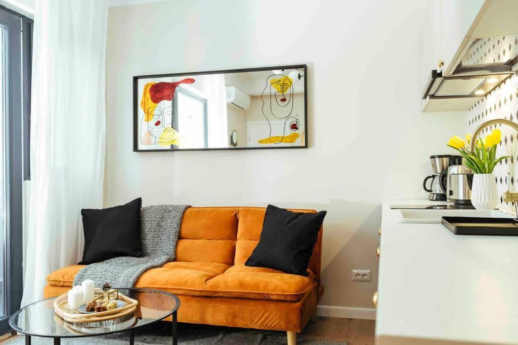 Stunning Views - Top Location - Netflix + Balcony Bucureşti Ngoại thất bức ảnh