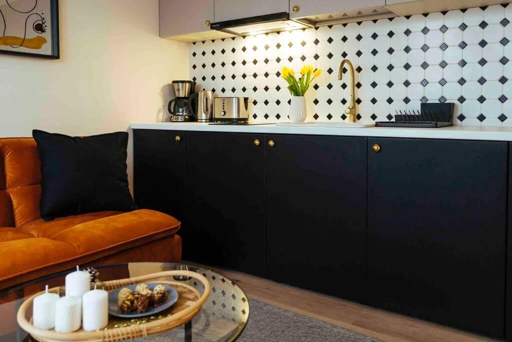 Stunning Views - Top Location - Netflix + Balcony Bucureşti Ngoại thất bức ảnh