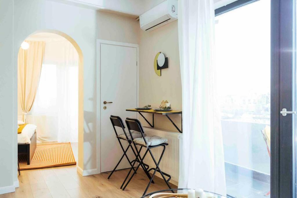 Stunning Views - Top Location - Netflix + Balcony Bucureşti Ngoại thất bức ảnh