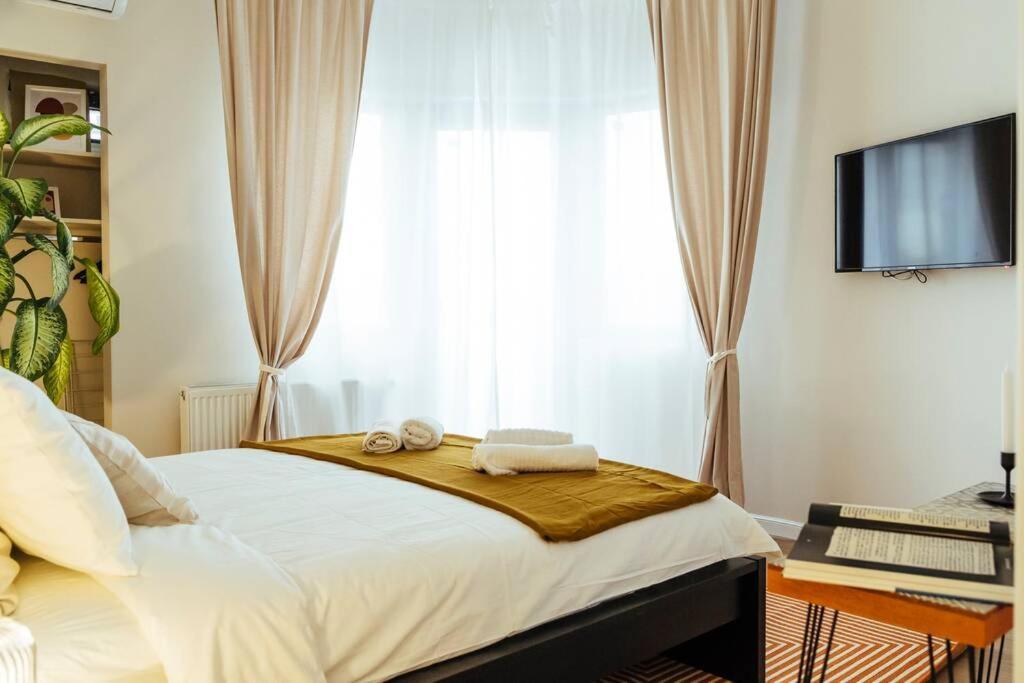 Stunning Views - Top Location - Netflix + Balcony Bucureşti Ngoại thất bức ảnh