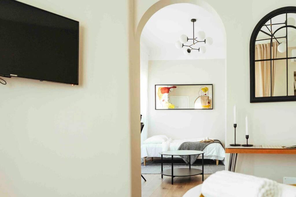 Stunning Views - Top Location - Netflix + Balcony Bucureşti Ngoại thất bức ảnh