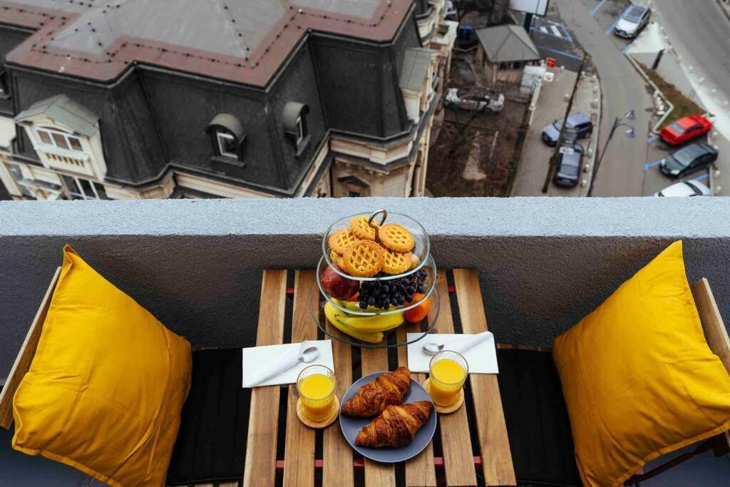 Stunning Views - Top Location - Netflix + Balcony Bucureşti Ngoại thất bức ảnh