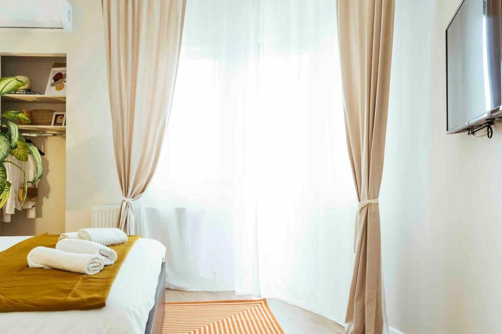 Stunning Views - Top Location - Netflix + Balcony Bucureşti Ngoại thất bức ảnh